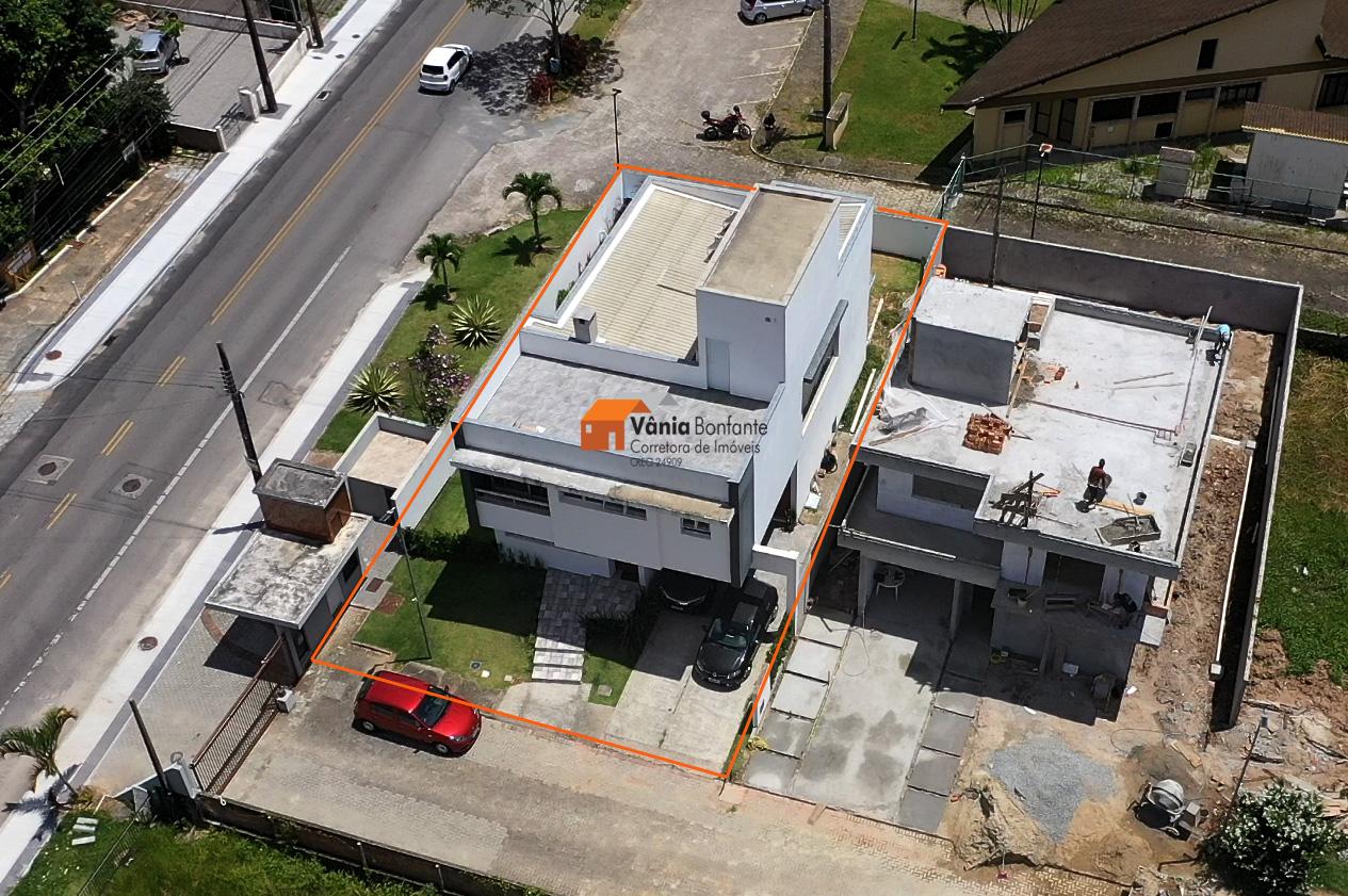 Casa à venda com 4 quartos, 394m² - Foto 1